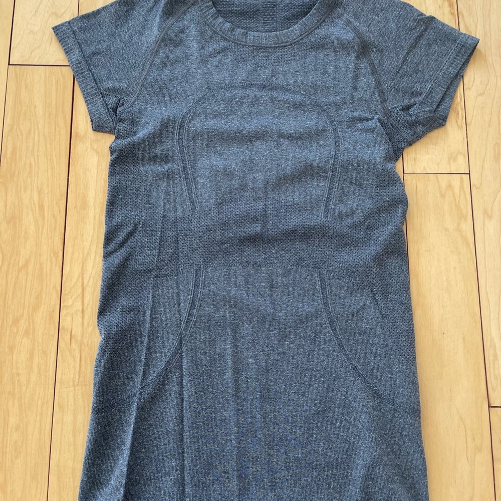 Lululemon grey swiftly short sleeve shirt